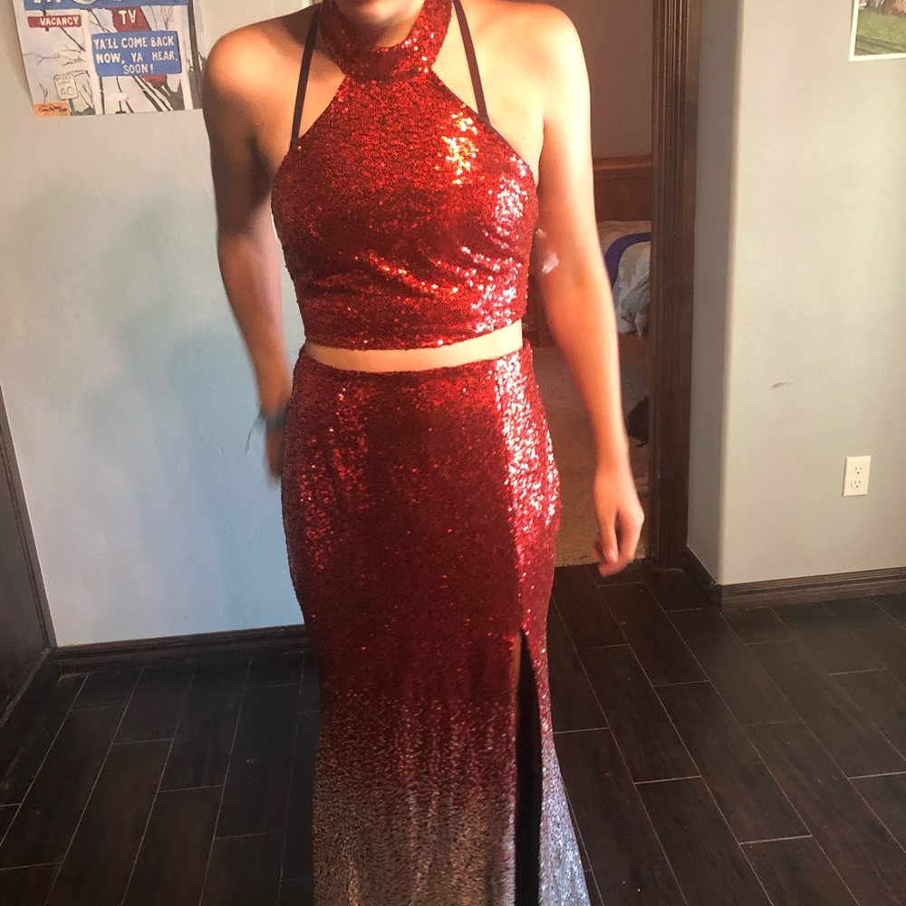 Women’s ombré formal gown